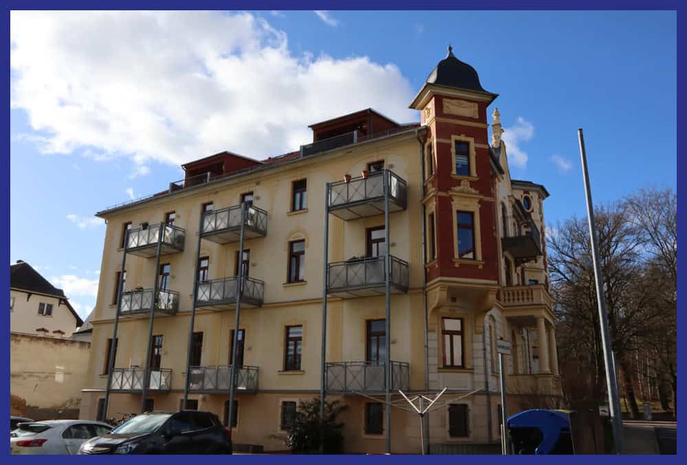 Rückseite mit Balkon