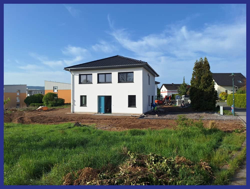 fertiges EFH mit Solaranlage, Lüftung mit Wärmerückgewinnung, 2 Terrassen, Zisterne zum Festpreis 4 Ansicht Eingangsseite