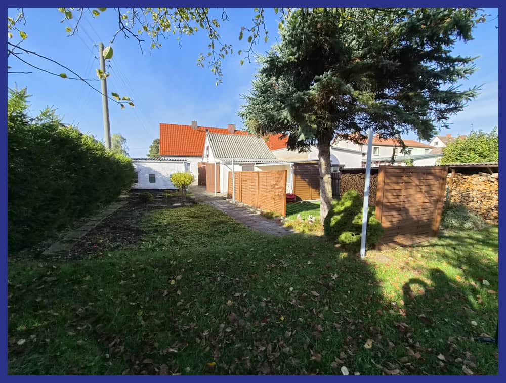 Garten mit Blick zum Haus